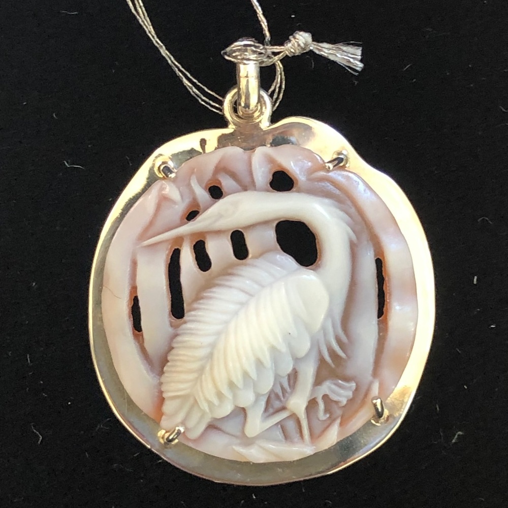 Rainforest Design®️Heron w/grass cameo pendant
